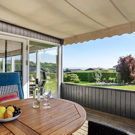 Hébergement de vacances Awesome In With 2 Bedrooms And Wifi