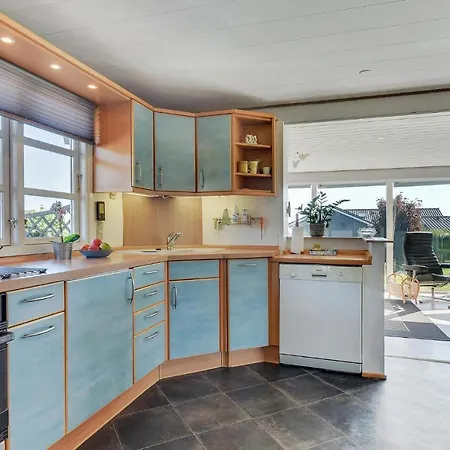 Hébergement de vacances Awesome In With 2 Bedrooms And Wifi