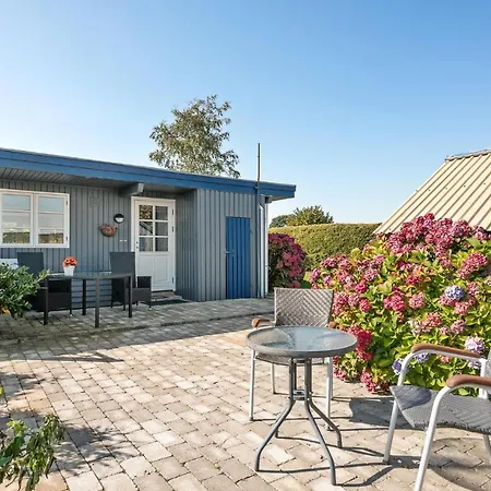 Hébergement de vacances Awesome In With 2 Bedrooms And Wifi